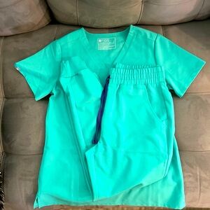 Surgical green figs small top/ small petite high waisted joggers